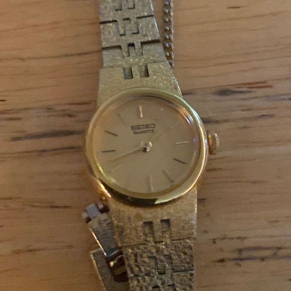 Seiko Gold Tone women’s 5420-0030 watch working